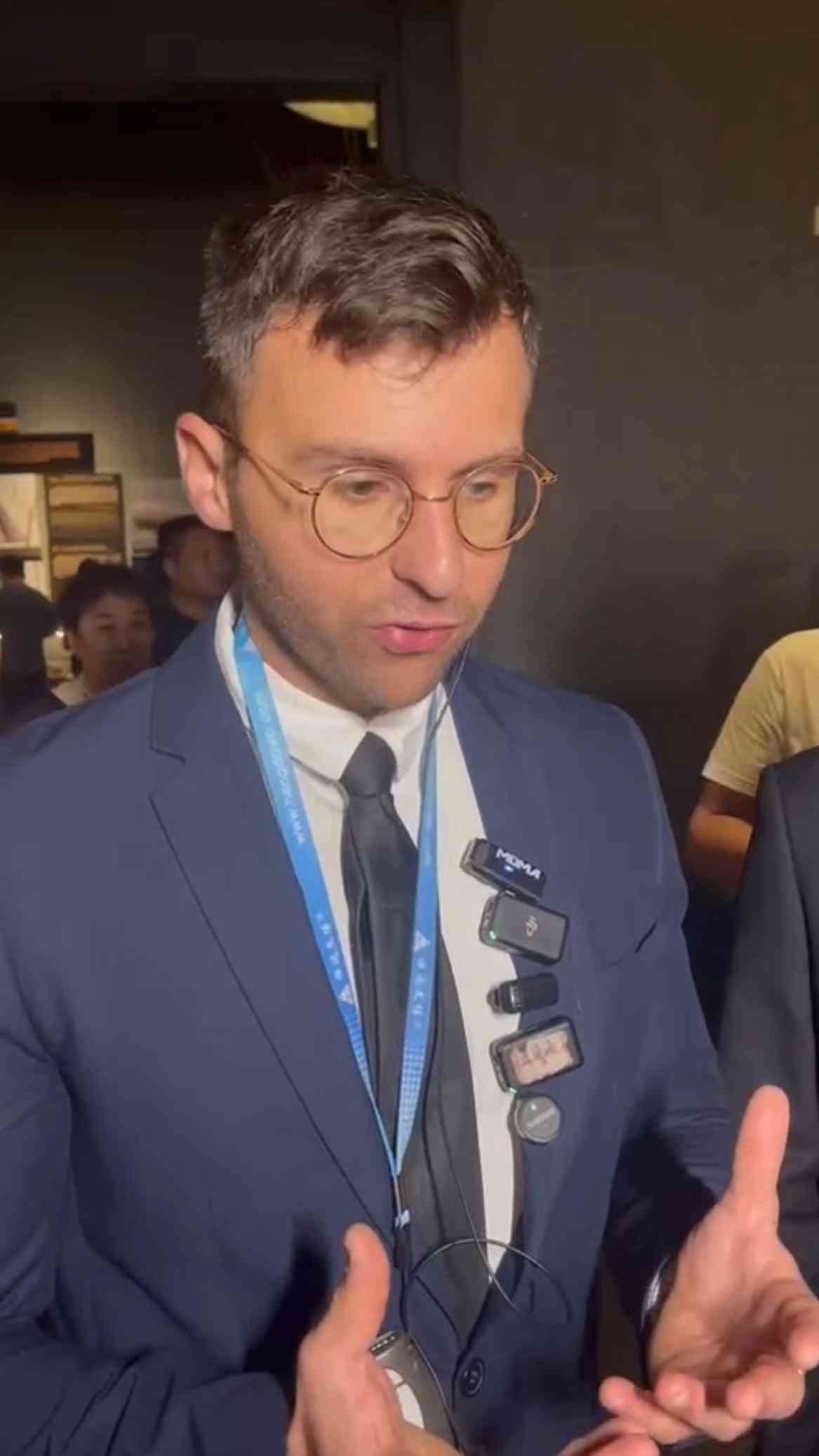 法国友人马库斯参观731部队罪证陈列馆：铭记历史，捍卫和平